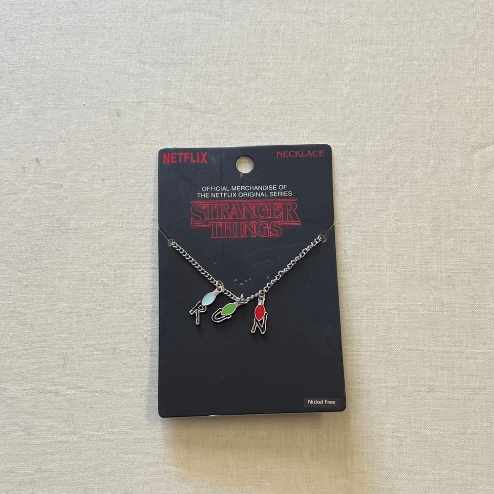 Netflix Stranger Things items 3 items sticky note - necklace and sticky tab